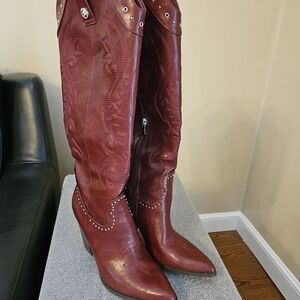 Womens Burgundy Knee-High Boots Size 8